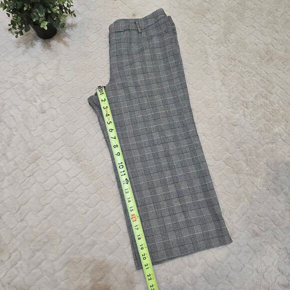 White House BLack Market Black and Gray Mini-Houndstooth Capri Pants, Size - Picture 5 of 9